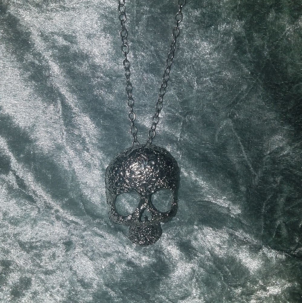 Skull necklace